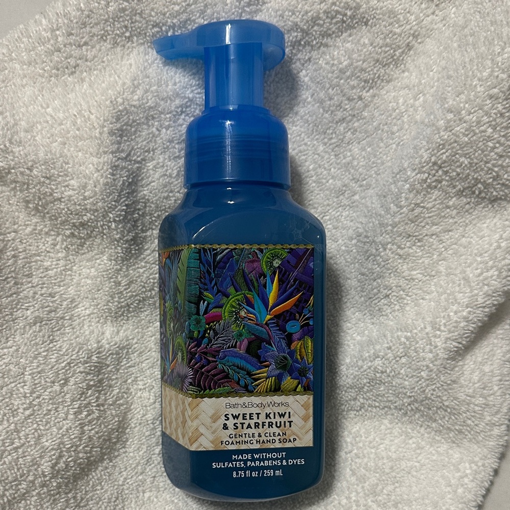 Bath & Body Works Sweet Kiwi & Starfruit Foaming Hand Soap - Vibrant Blue